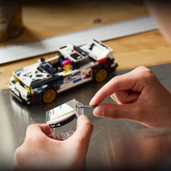 LEGO 77263 Speed Champions BMW M3 (E30) - Macchina Giocattolo con Minifigure del Pilota da Collezione