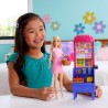 Mattel Barbie - Malibu fa la spesa, bambola bionda e bancarella del mercato con 11 accessori a tema, set ispirato al film Barbi