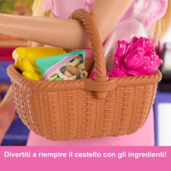 Mattel Barbie - Malibu fa la spesa, bambola bionda e bancarella del mercato con 11 accessori a tema, set ispirato al film Barbi