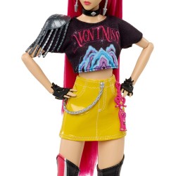 Mattel KPop Demon Hunters - Mira di HUNTR/X, bambola dai lunghi capelli rosa e outfit per la canzone "How It s Done", accessori