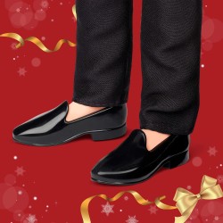 Barbie Signature - Ken Magia delle Feste 2025, bambola da collezione con tuta elegante e giacca dorata, confezione da esporre, 